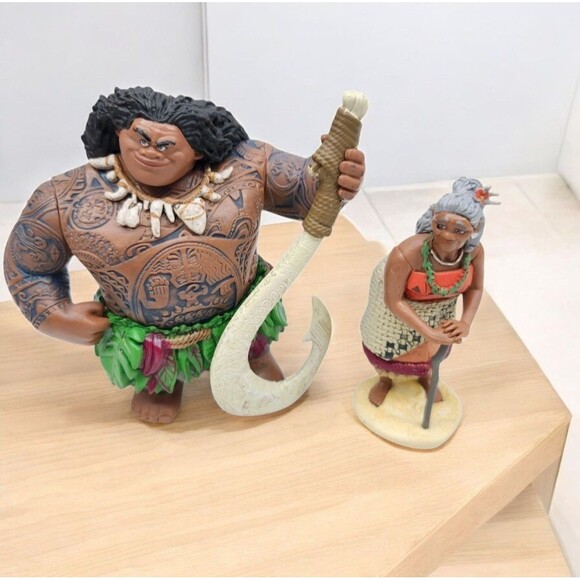 Disney Moana Maui and Gramma Tala Action Figure with Fish Hook Approx 4" Toy - Picture 1 of 7